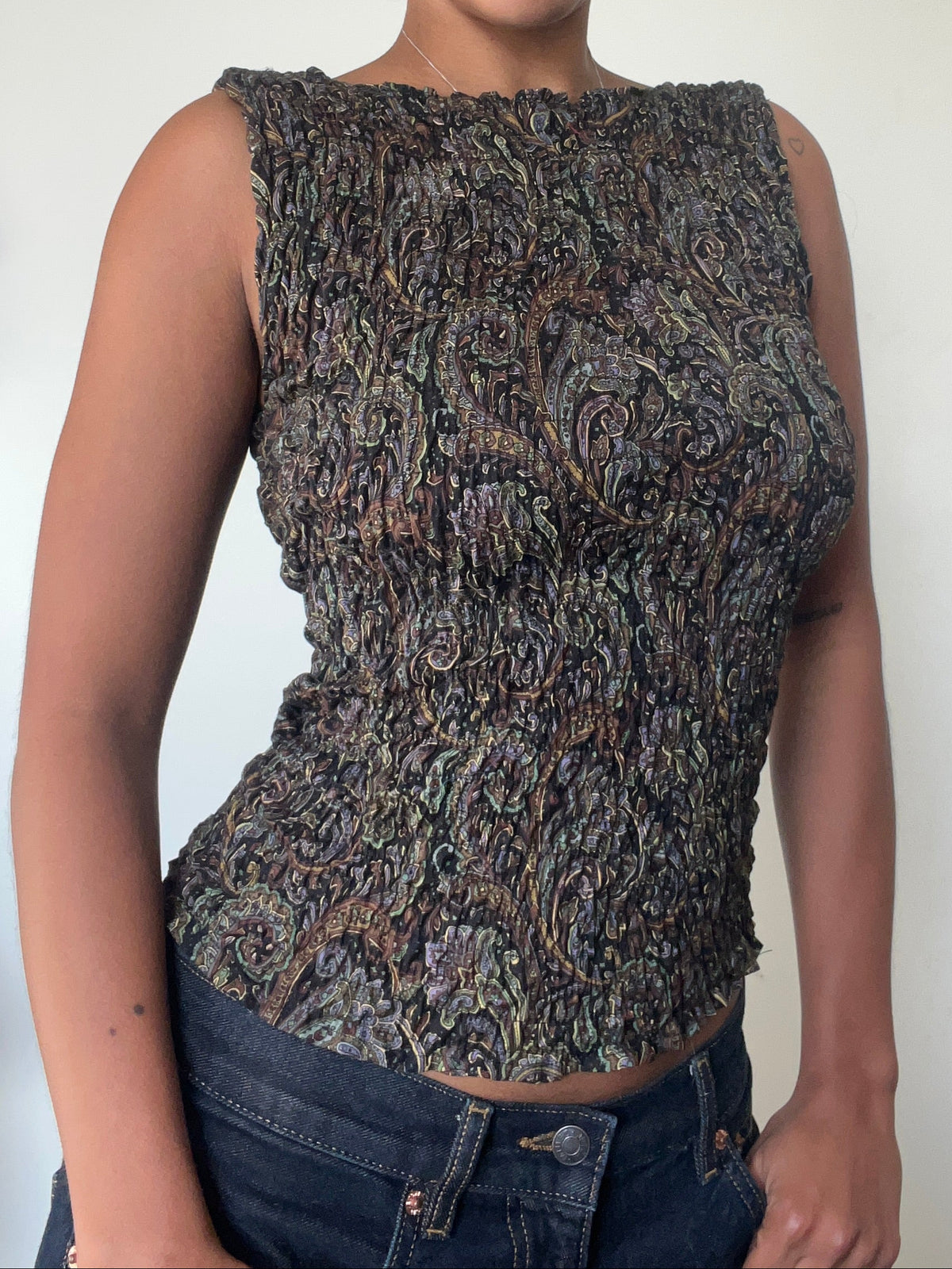 2-in-1 V-neck / Boatneck Paisley top